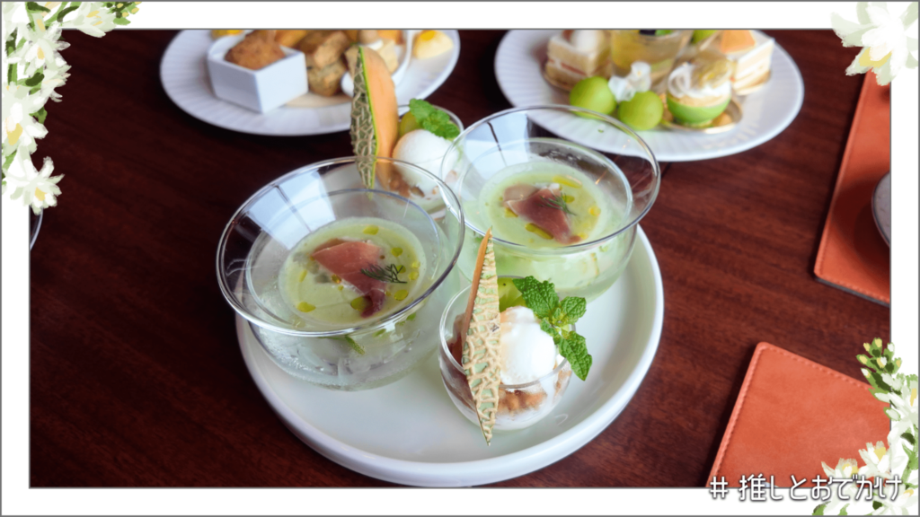 アーティスト カフェの上段 パフェ仕立てと冷製スープ